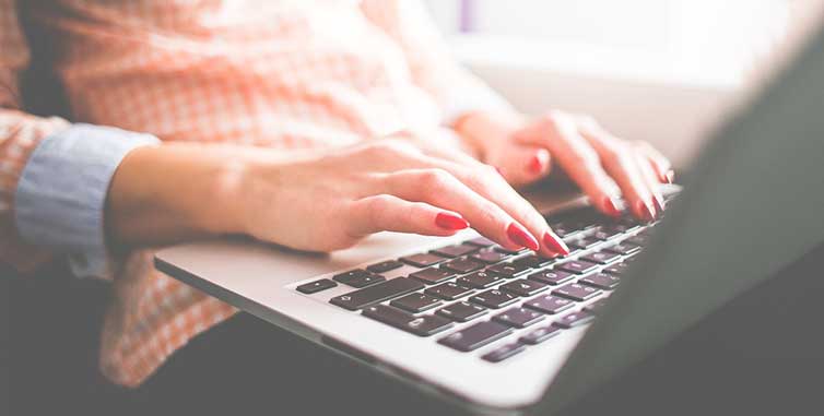 ライブチャットモデルの仕事内容と契約の説明